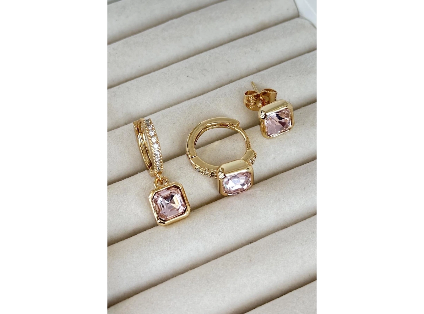 Altın Renk Taş Detaylı VİP 3lü YSX Küpe Set