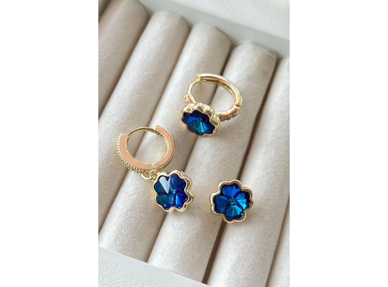 Altın Renk Taş Detaylı VİP 3lü YSX Küpe Set