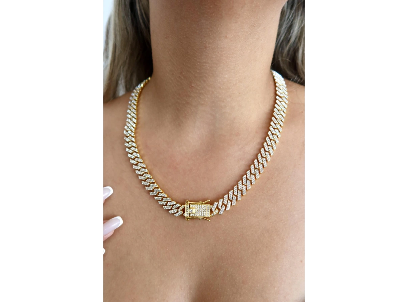 Altın Renk Taş Detaylı VİP Tasarım Kolye