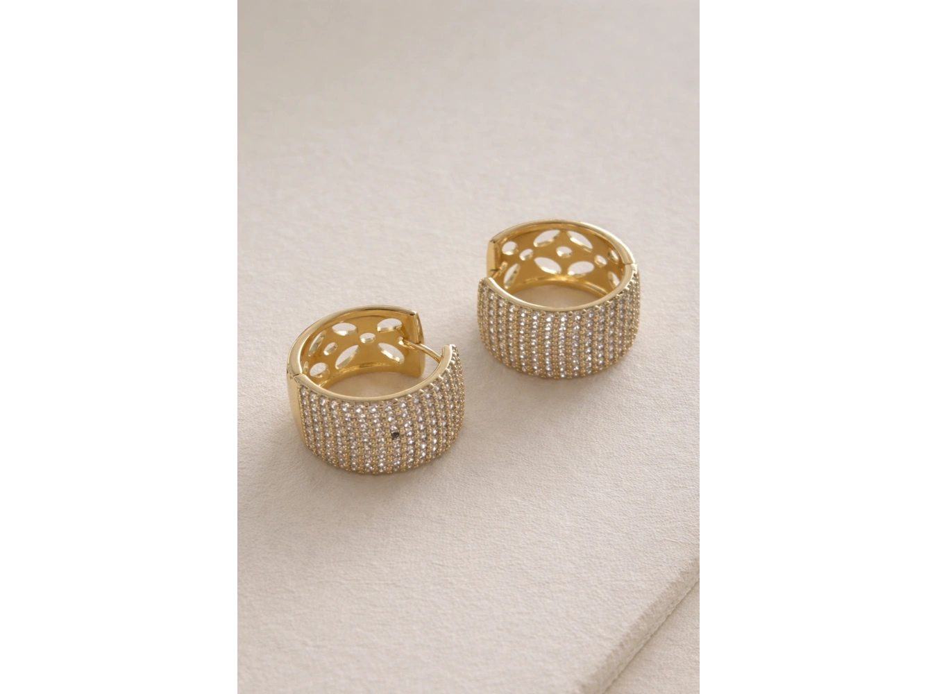 Altın Renk Taş Detaylı Xuping Küpe (Çift)