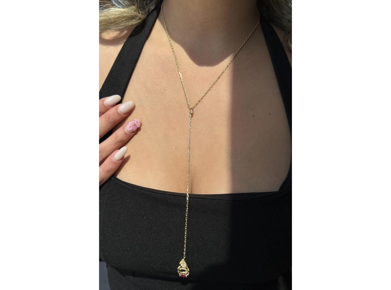 Altın Renk Taş Detaylı Y Kolye