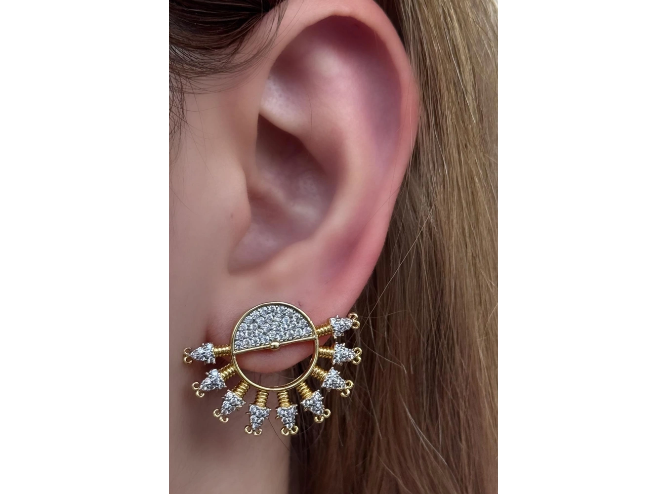 Altın Renk Taş Detaylı YSX Küpe (Çift)