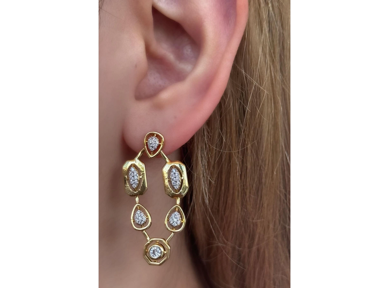 Altın Renk Taş Detaylı YSX Küpe (Çift)