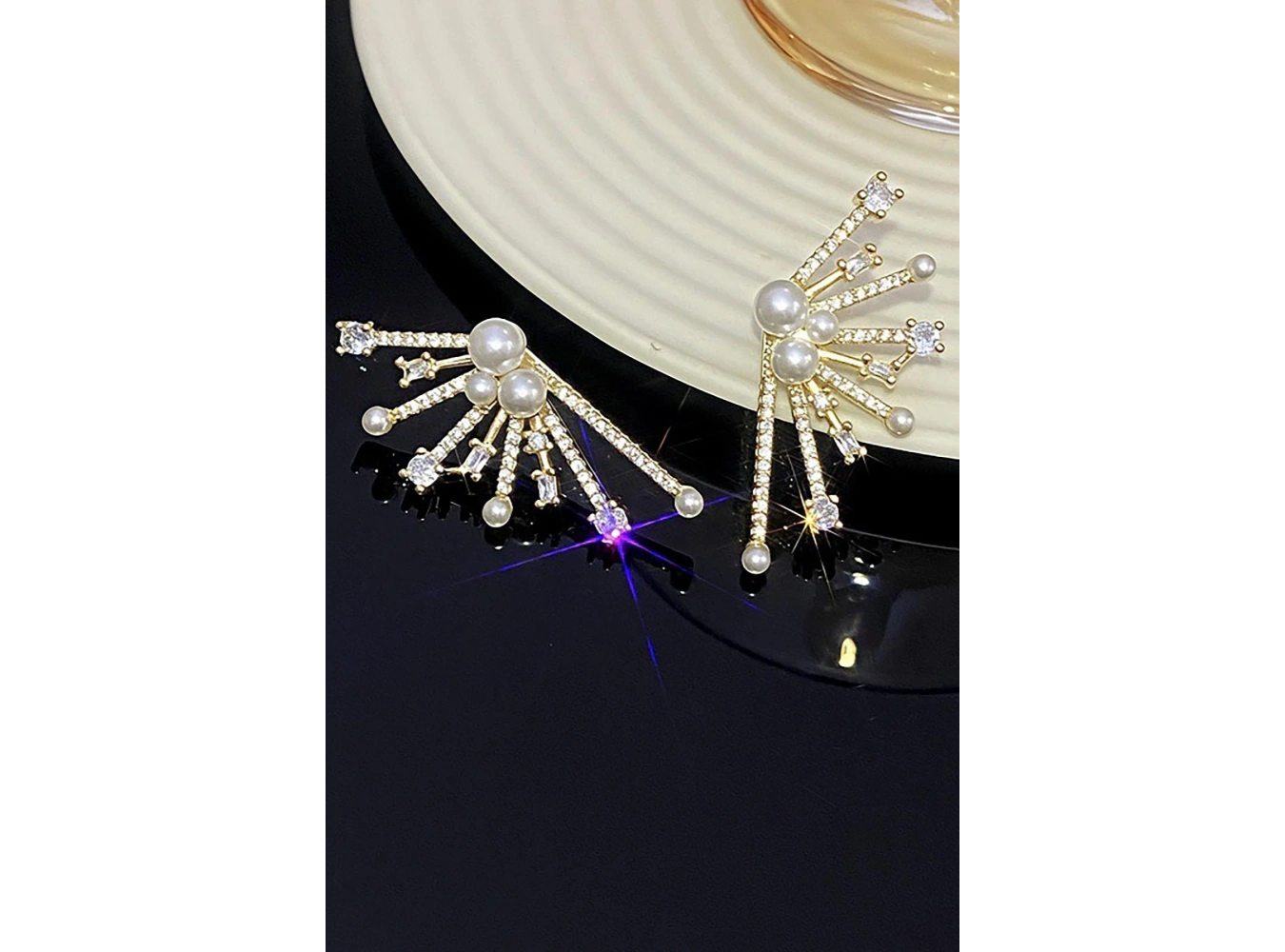 Altın Renk Taş Ve İnci Detaylı 14K Altın Kaplama Küpe (Çift)