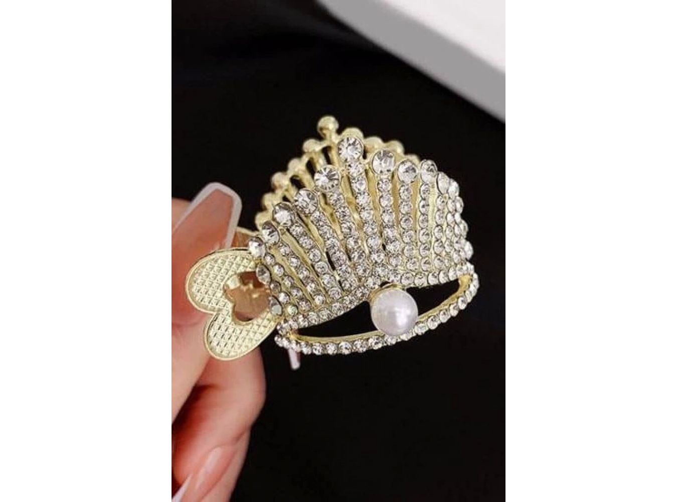 Altın Renk Taş Ve İnci Detaylı Mandal Toka