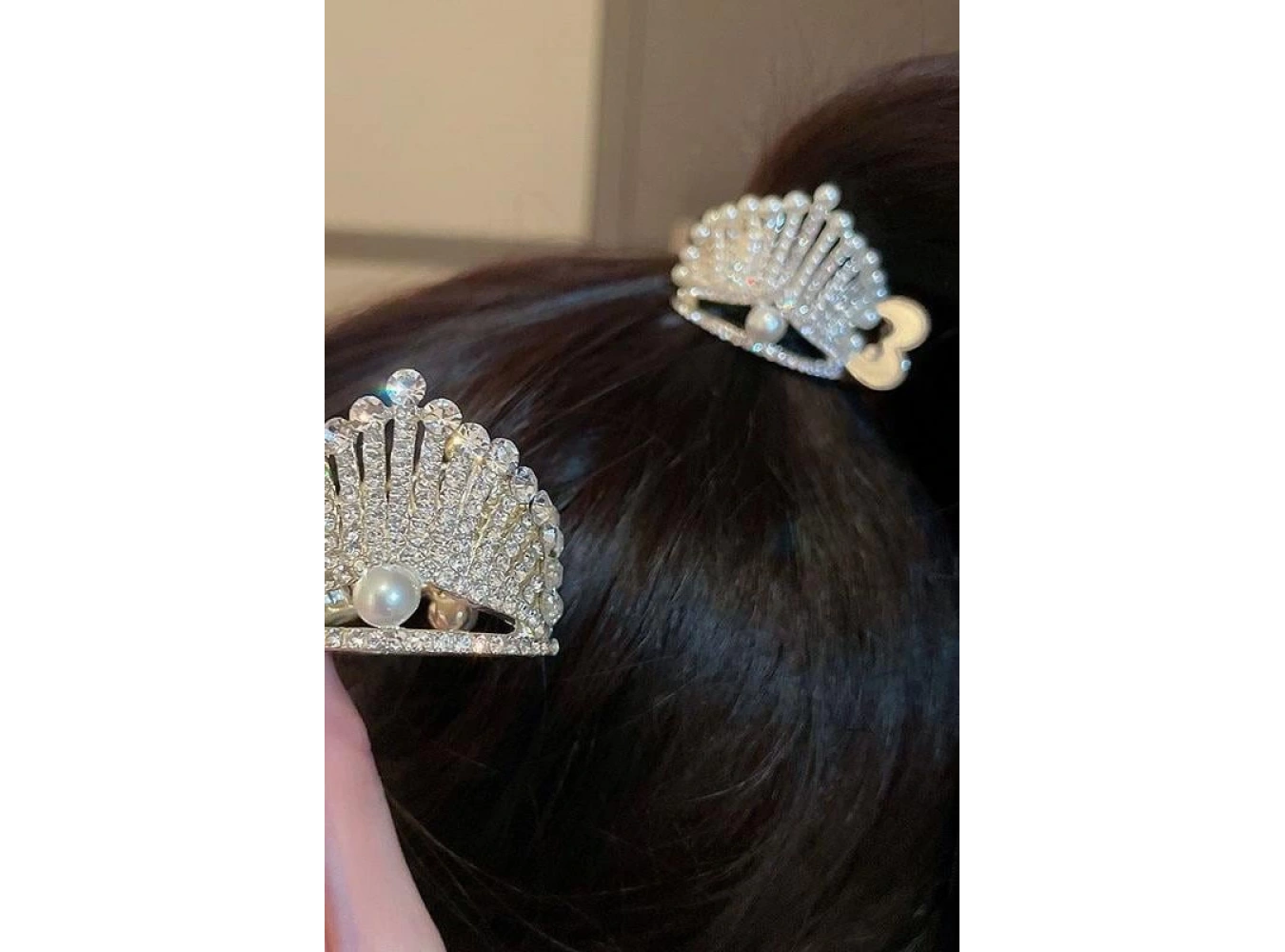 Altın Renk Taş Ve İnci Detaylı Mandal Toka