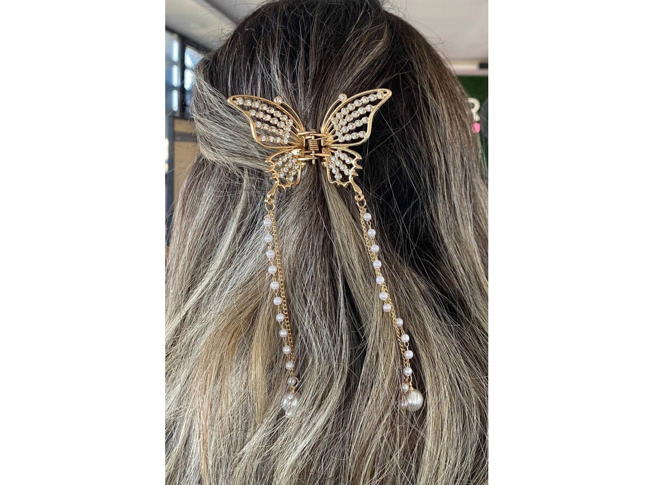 Altın Renk Taş Ve İnci Detaylı Metal Mandal Toka