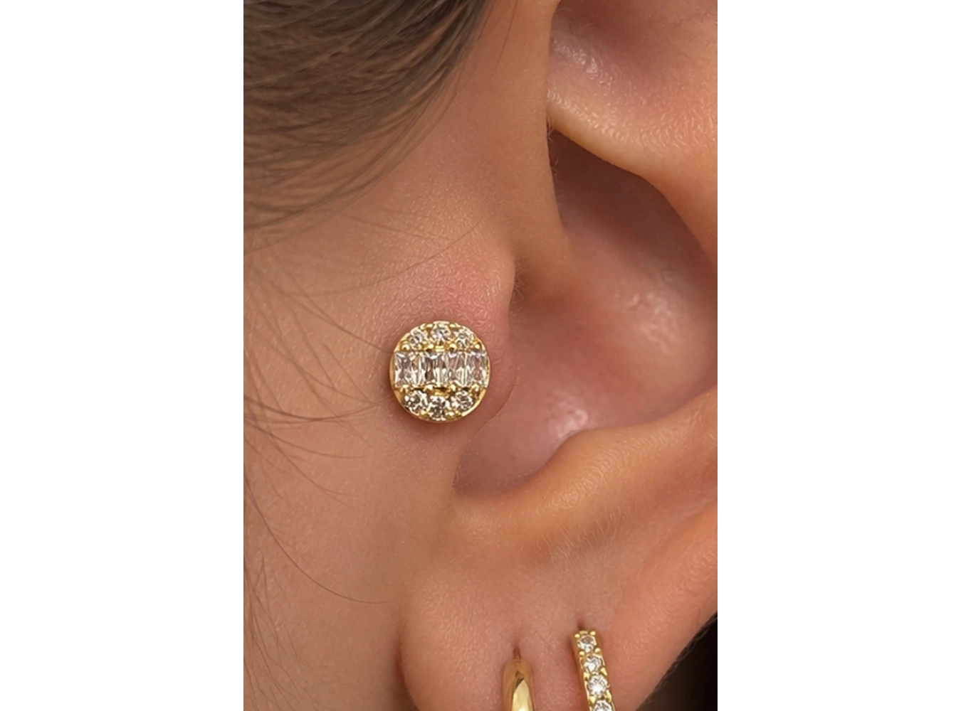 Altın Renk Taşlı Cerrahi Çelik Tragus/Kıkırdak Küpe/Piercing (Tek)
