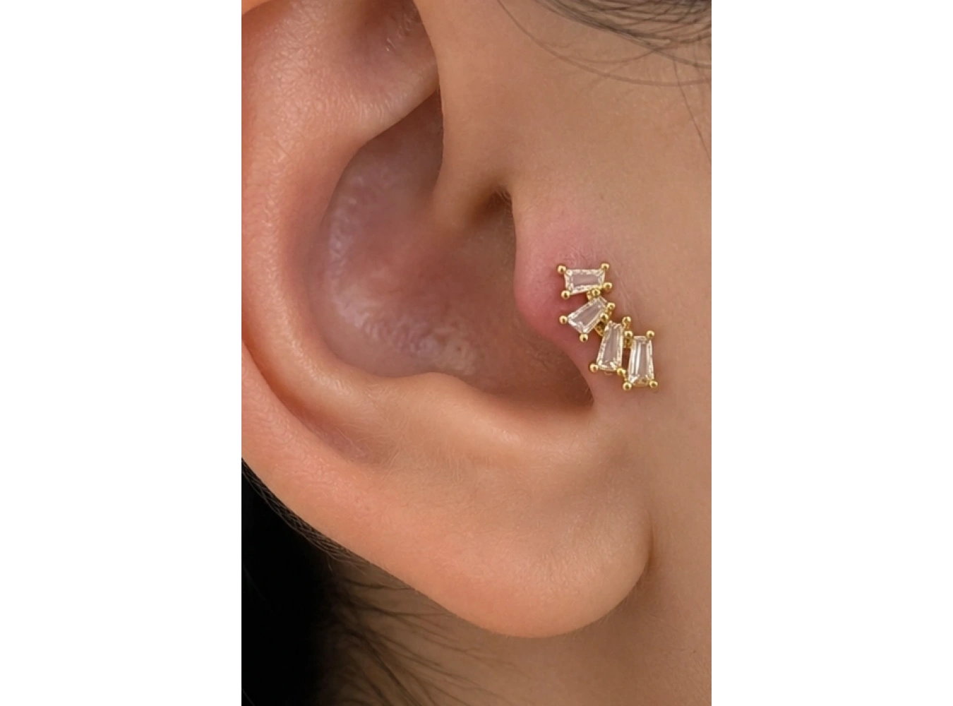 Altın Renk Taşlı Cerrahi Çelik Tragus/Kıkırdak Küpe/Piercing (Tek)