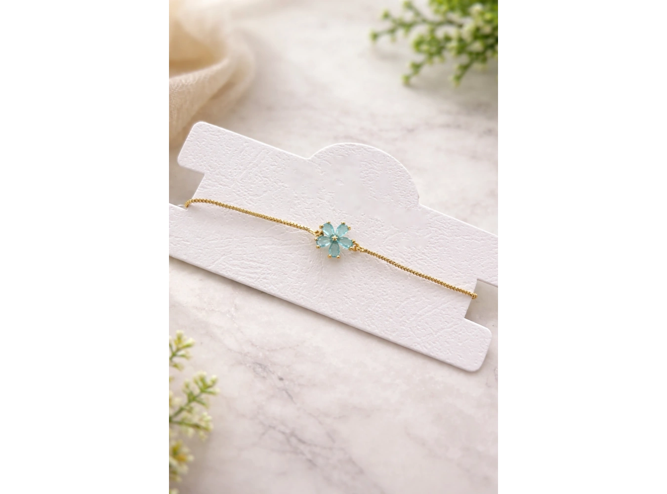 Altın Renk Taşlı Çiçek Figürlü Bileklik