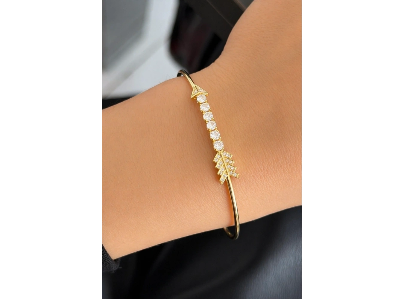 Altın Renk Taşlı Kelepçe Bileklik