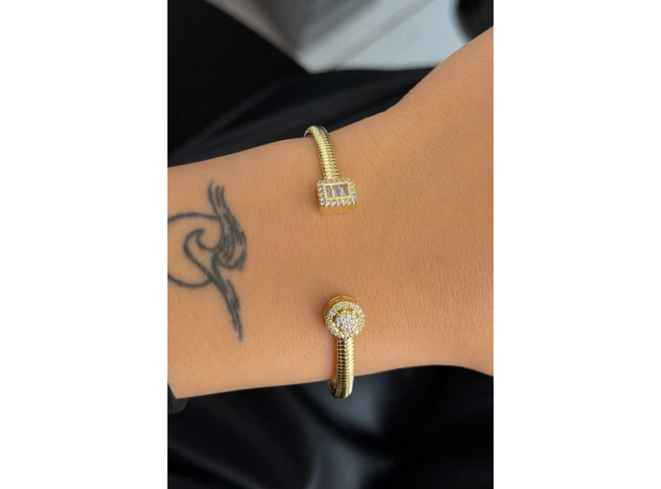 Altın Renk Taşlı Kelepçe Bileklik