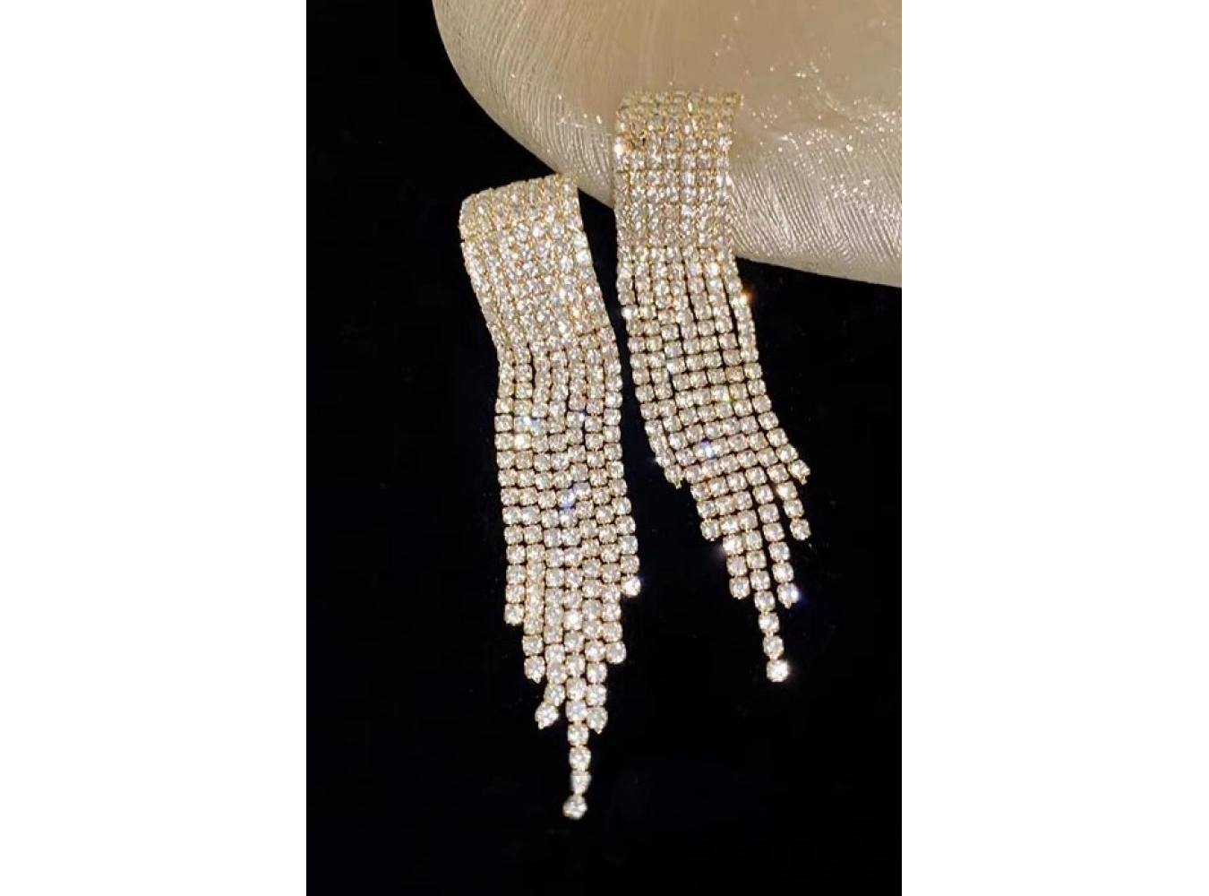 Altın Renk Taşlı Sallantılı Abiye Küpe (Çift)