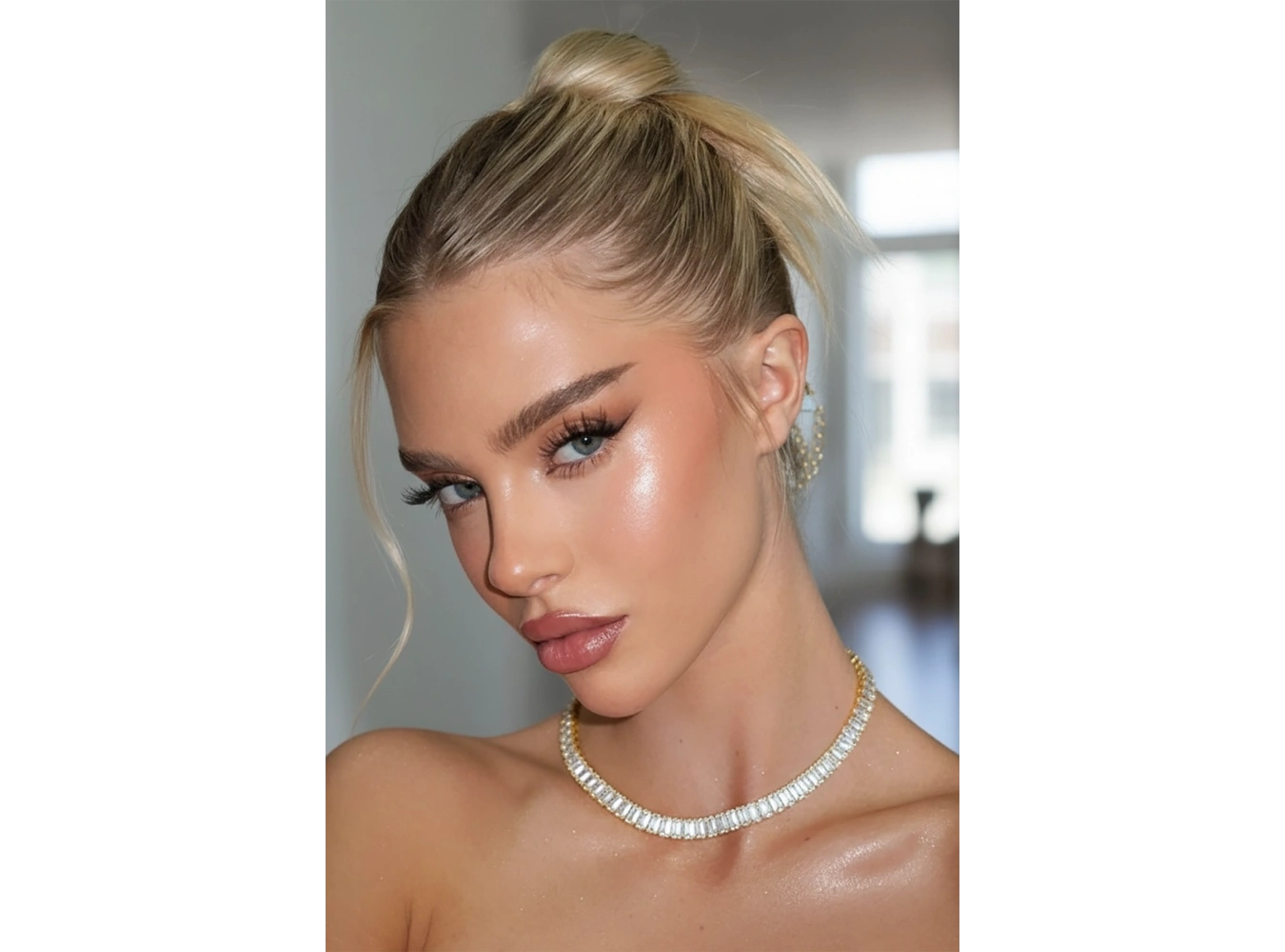 Altın Renk Taşlı Su Yolu Kolye