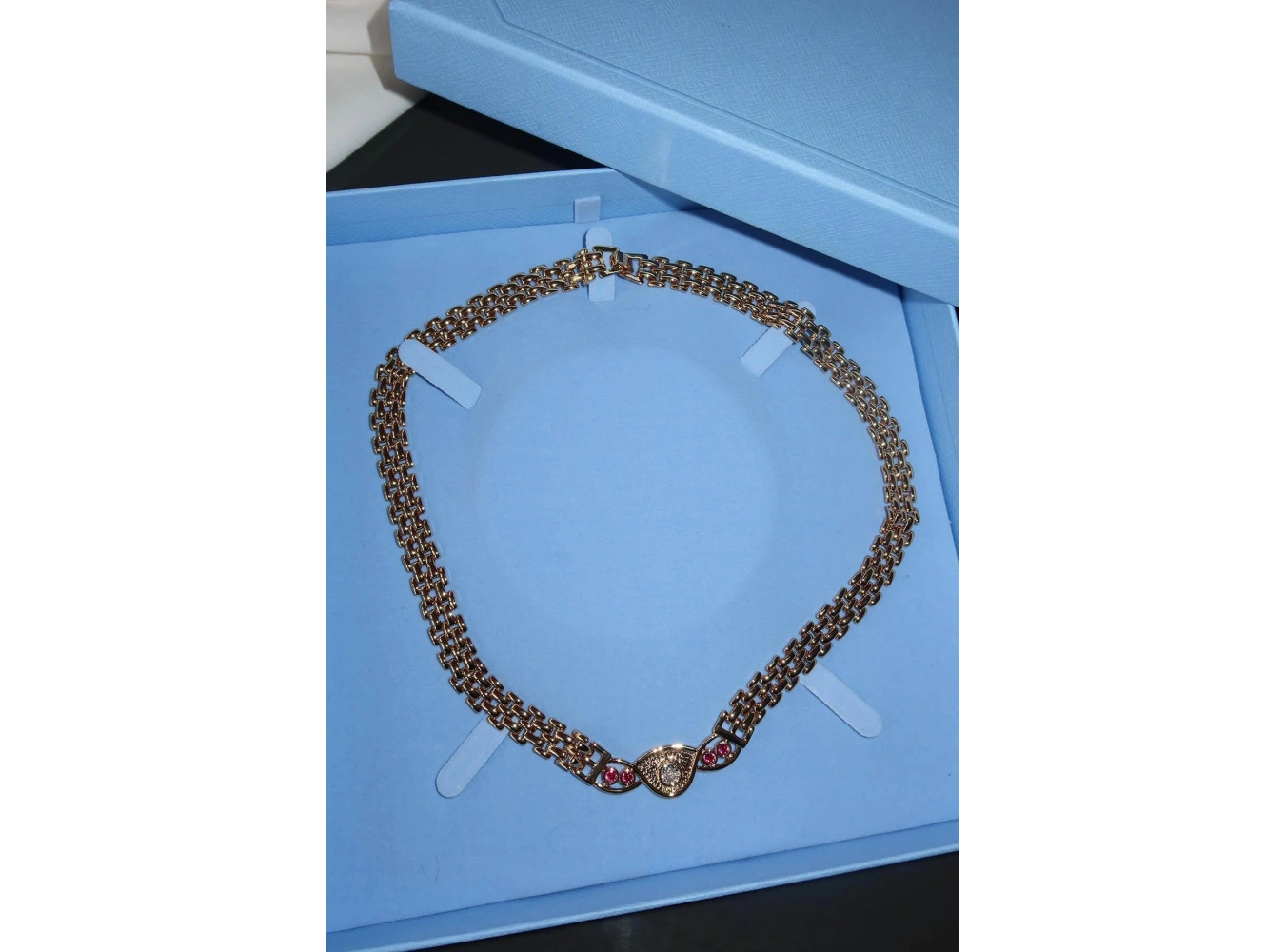 Altın Renk Taşlı Zincir Detaylı VİP YSX Kolye