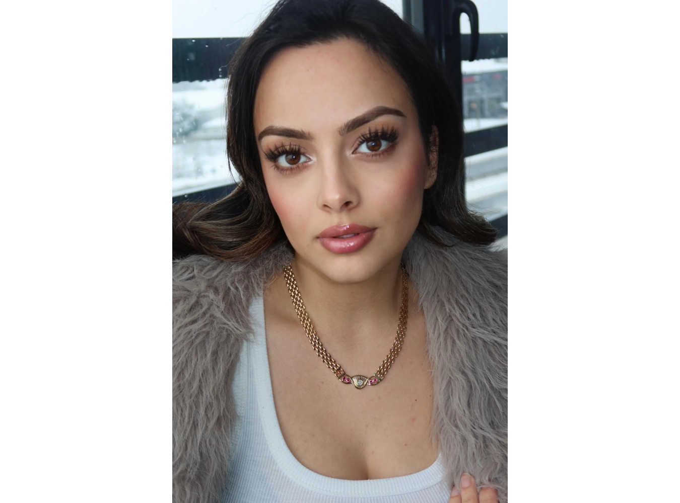 Altın Renk Taşlı Zincir Detaylı VİP YSX Kolye