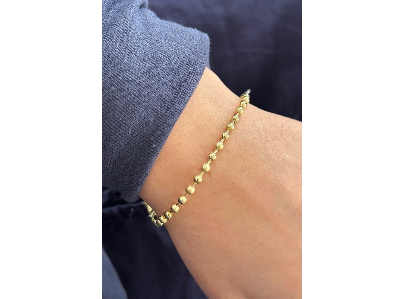 Altın Renk Top Detaylı Bileklik