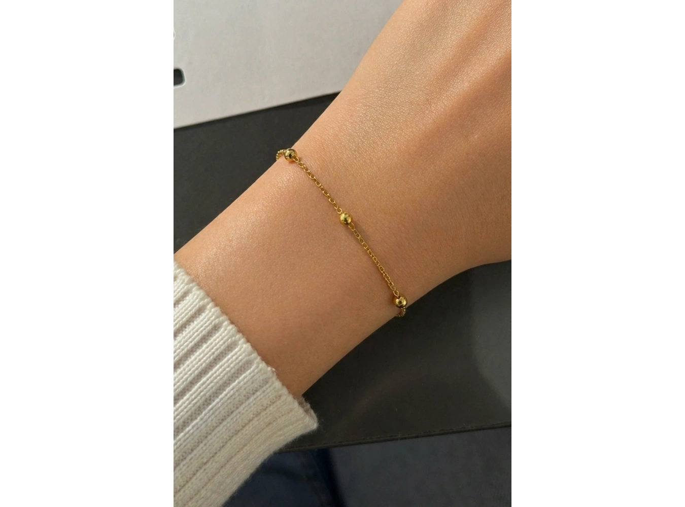 Altın Renk Top Detaylı Çelik Bileklik