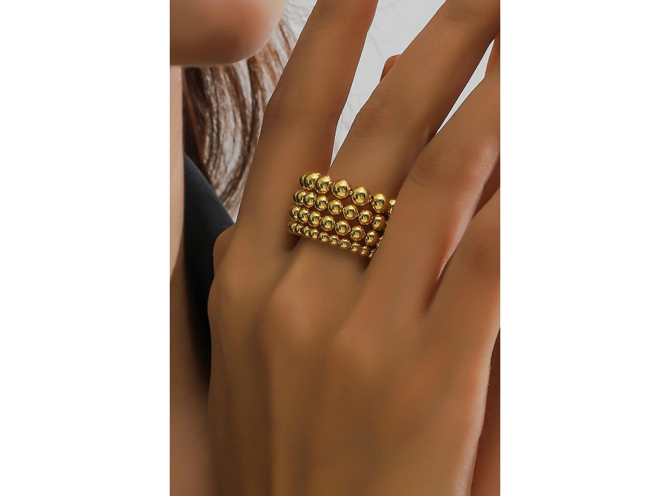 Altın Renk Top Detaylı Tasarım Yüzük