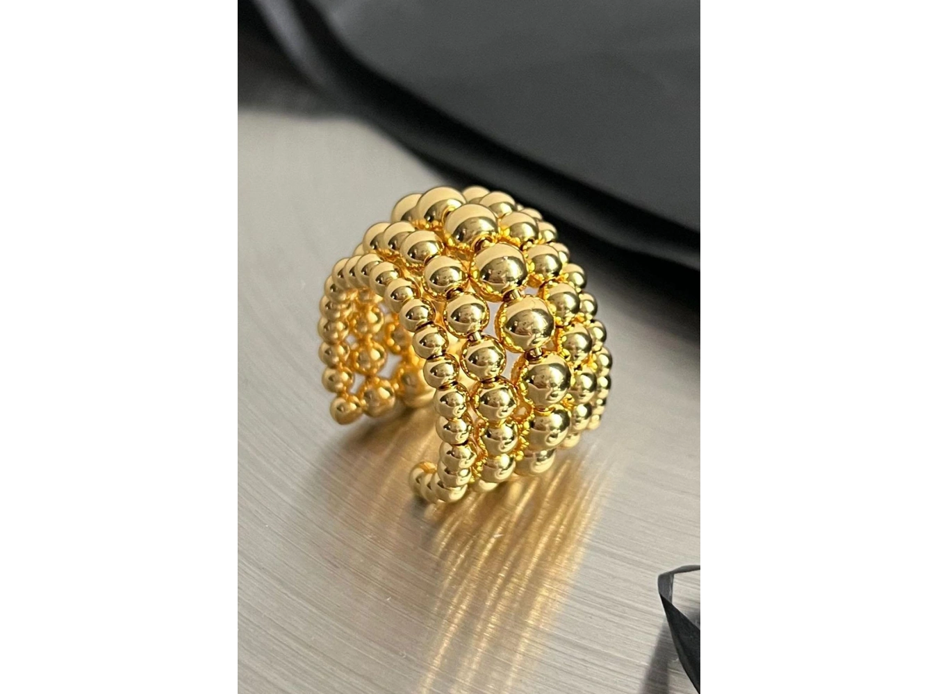 Altın Renk Top Detaylı Tasarım Yüzük