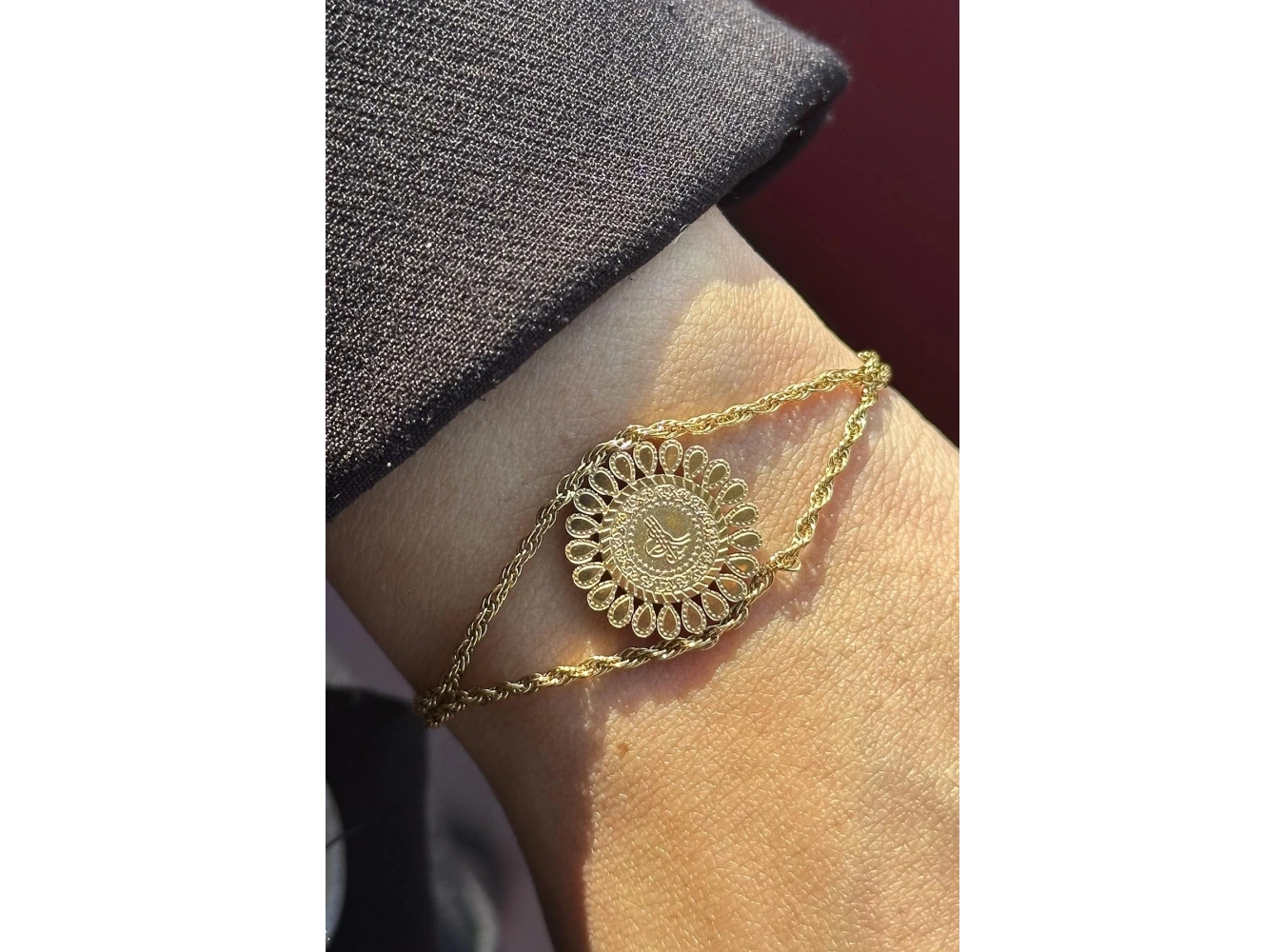 Altın Renk Tuğra Detaylı Çelik Bileklik