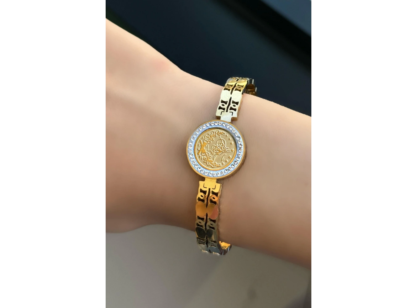 Altın Renk Tuğra Detaylı Çelik Kelepçe Bileklik