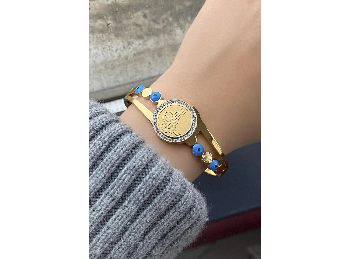 Altın Renk Tuğra Figürlü Çelik Kelepçe Bileklik