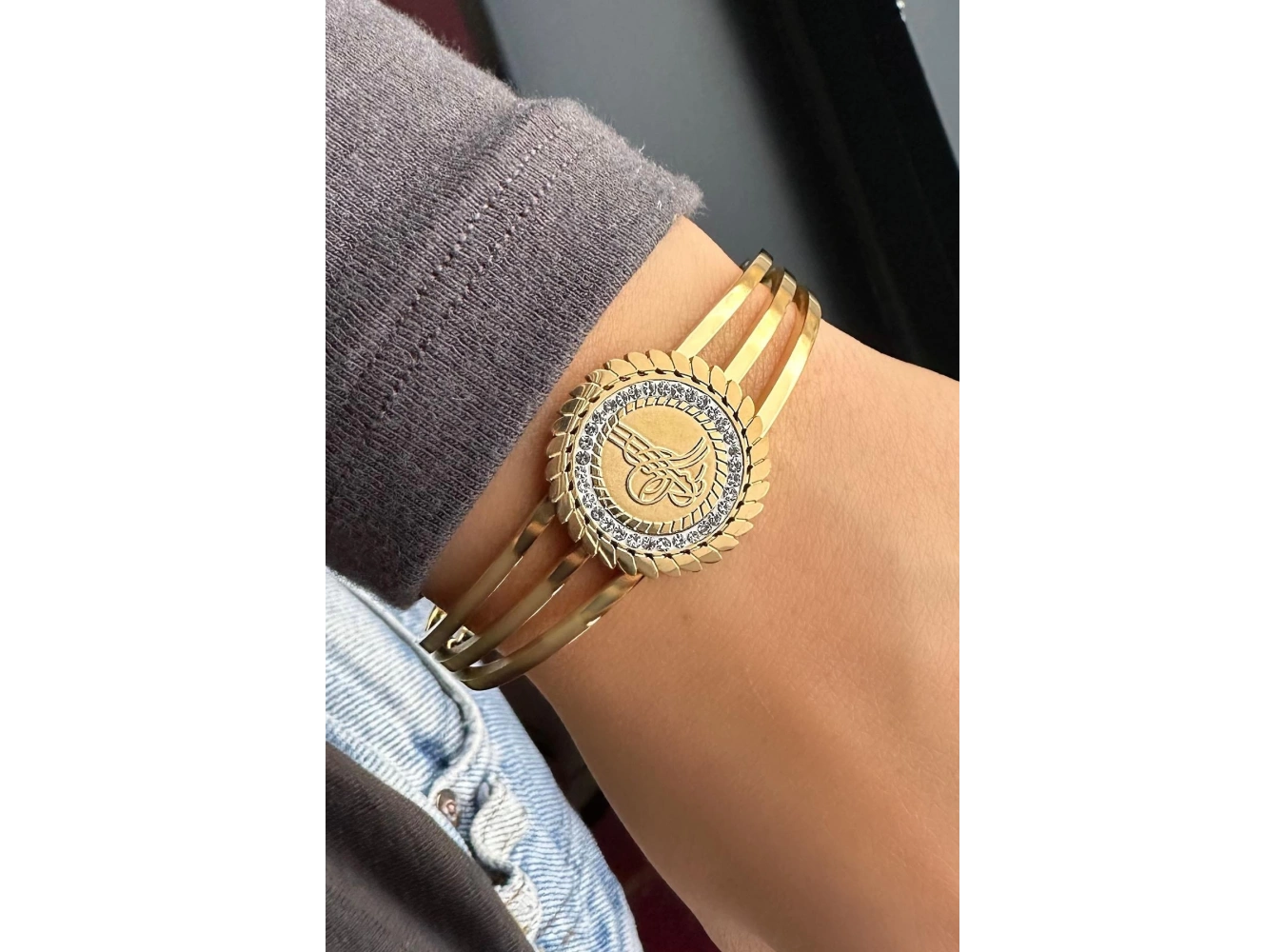 Altın Renk Tuğra Figürlü Çelik Kelepçe Bileklik