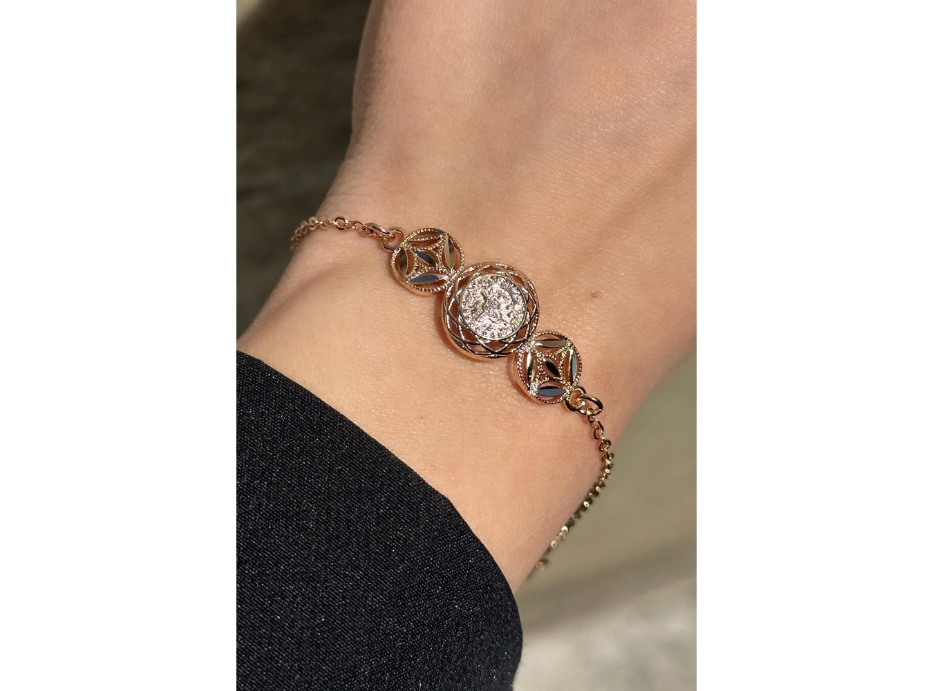 Altın Renk Tuğra Figürlü Çelik Xuping VIP Bileklik