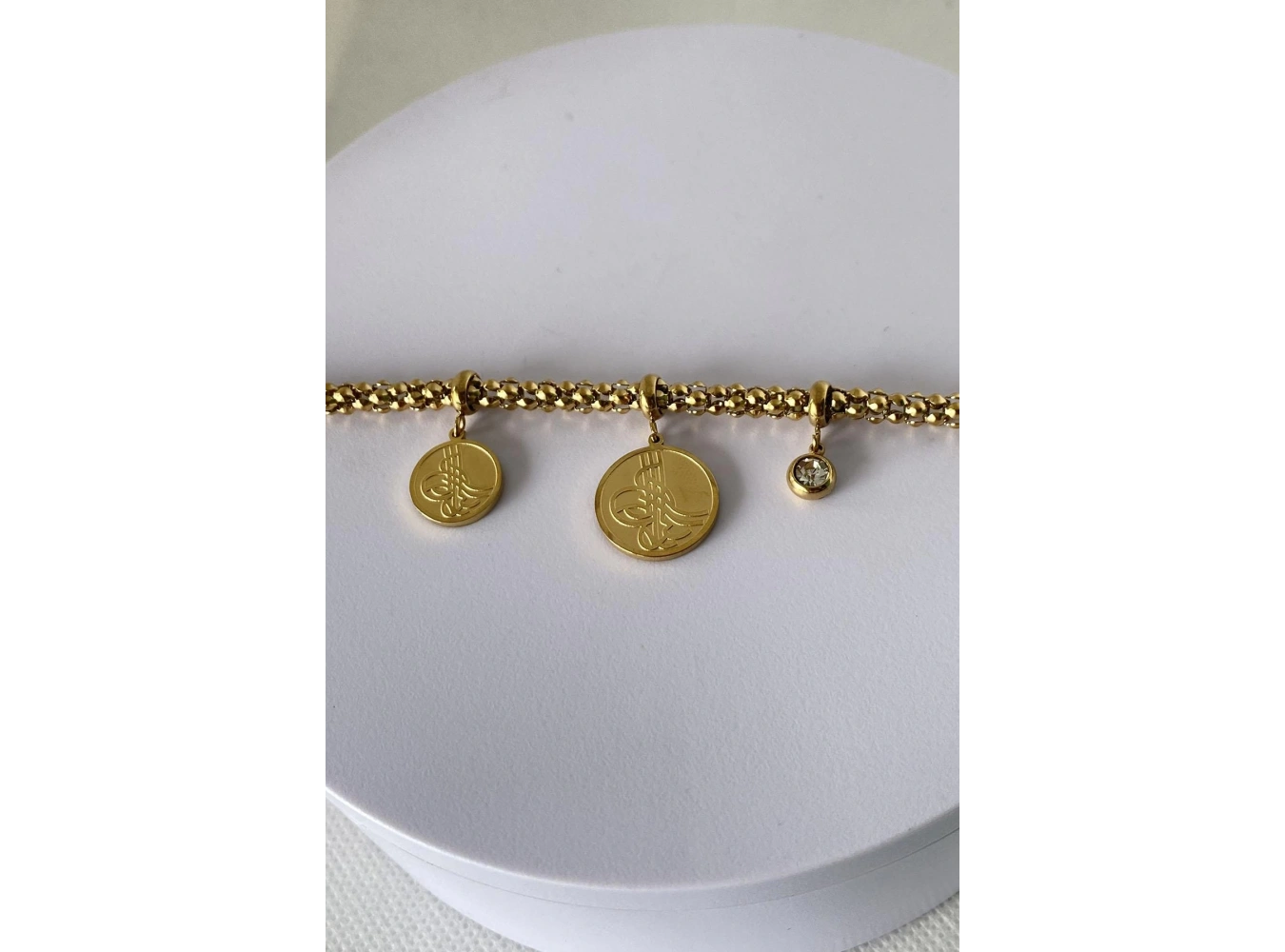 Altın Renk Tuğra Figürlü Taş Detaylı Çelik Bileklik