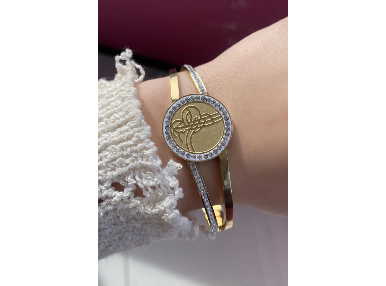 Altın Renk Tuğra Figürlü Taşlı Çelik Bileklik