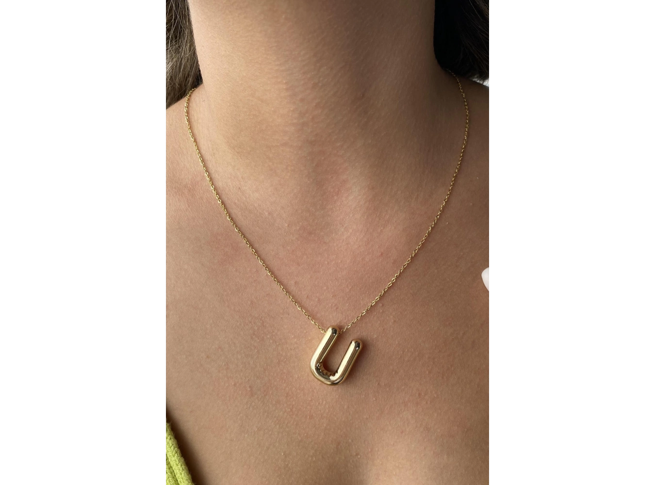 Altın Renk U Harf Çelik Balon Kolye