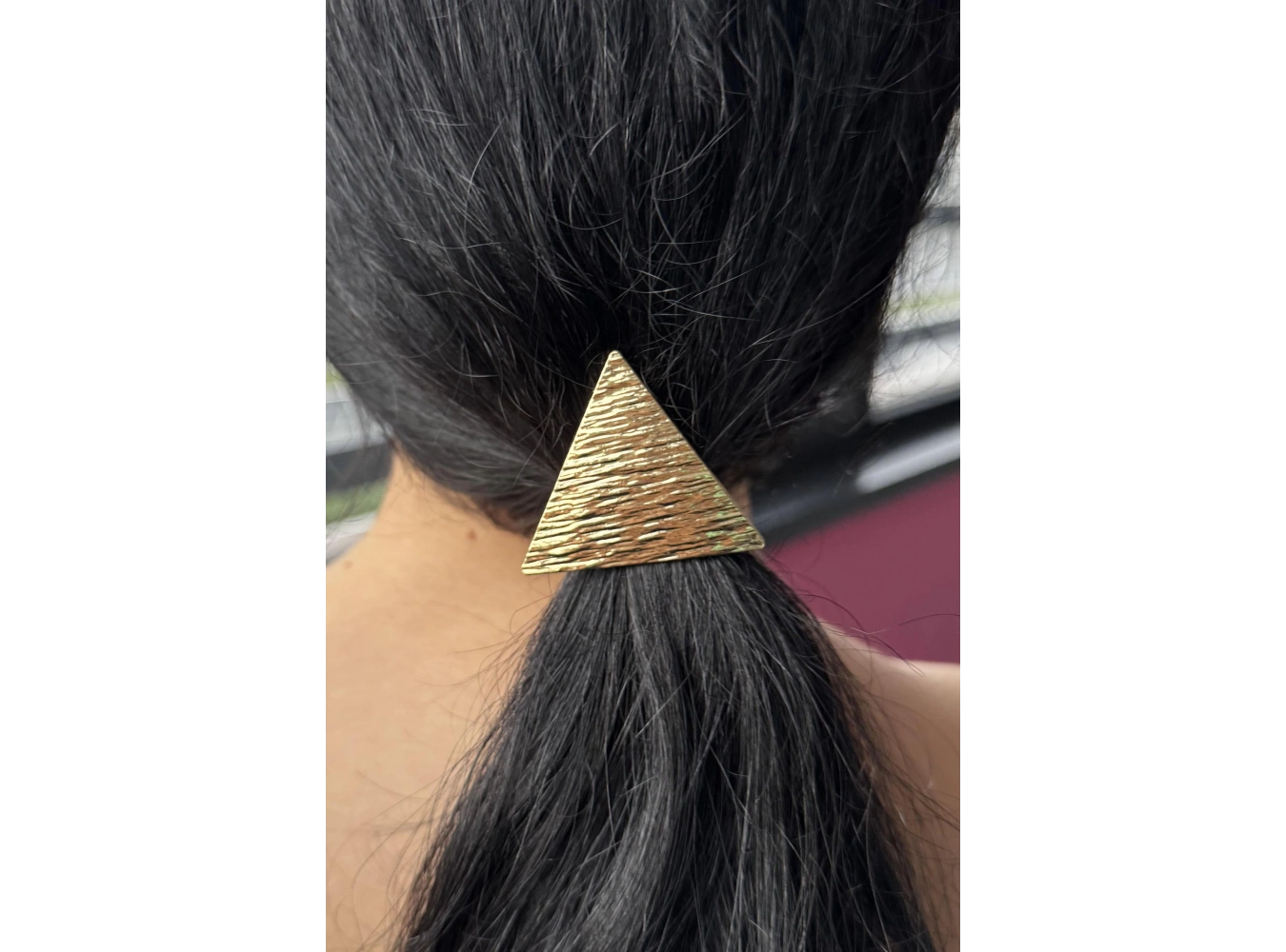 Altın Renk Üçgen Metal Detaylı Lastik Toka