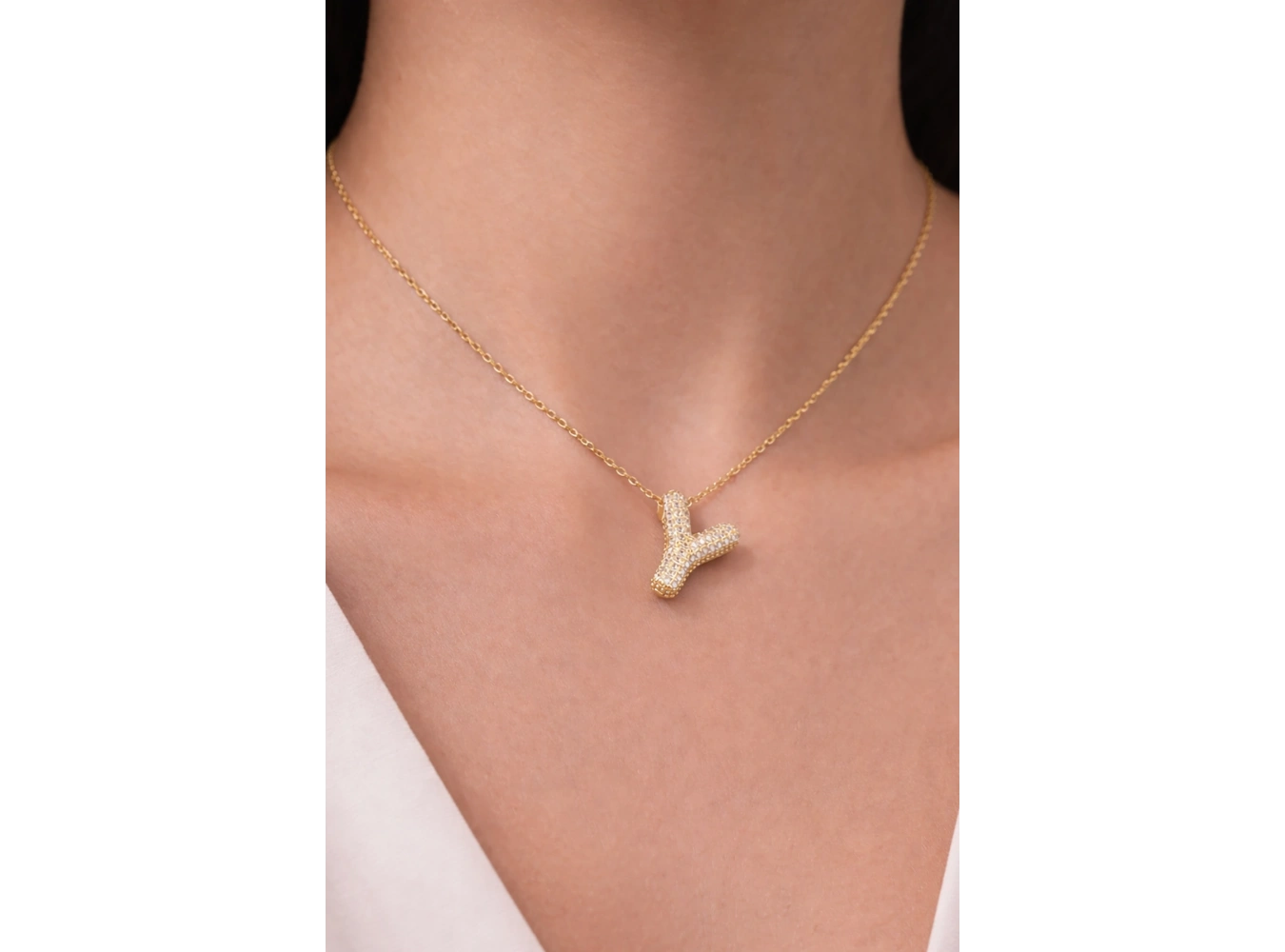 Altın Renk Y Harf Taş Detaylı Çelik Kolye