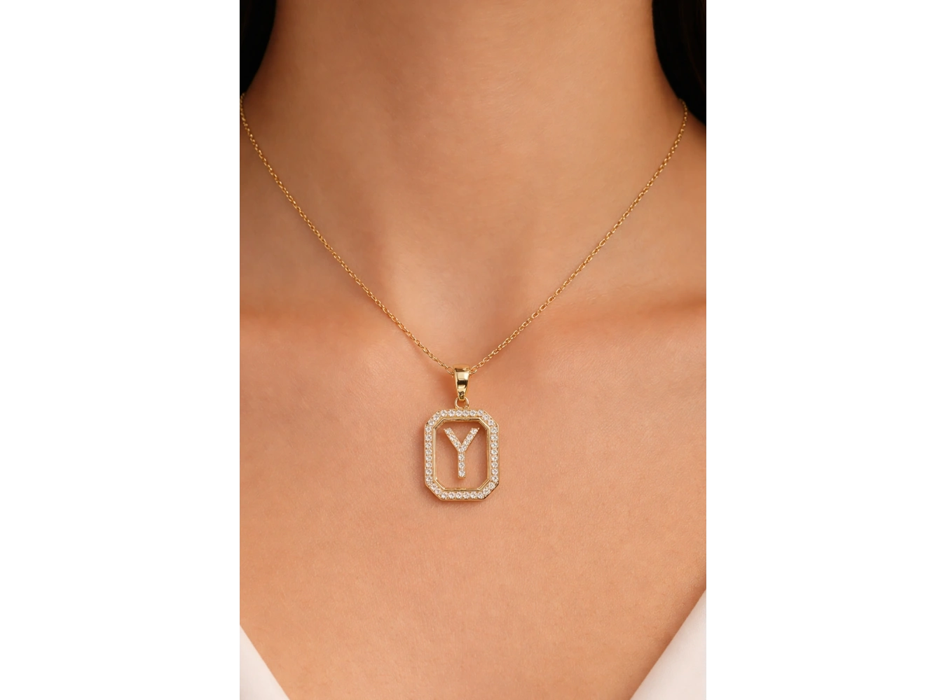 Altın Renk Y Harf Taş Detaylı Çelik Kolye