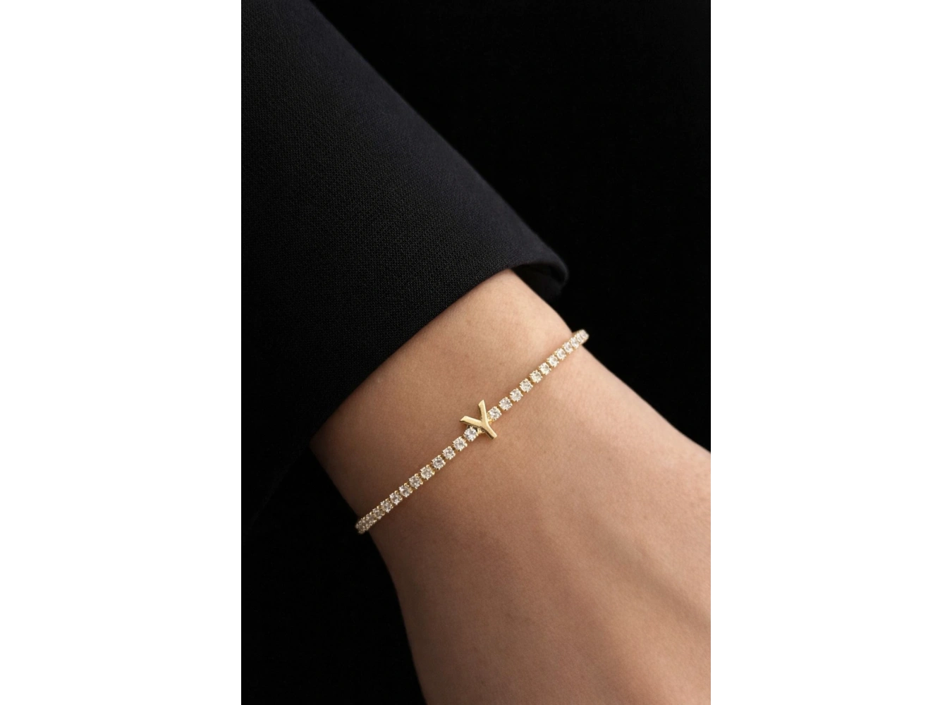 Altın Renk Y Harfli Taş Detaylı Çelik Bileklik