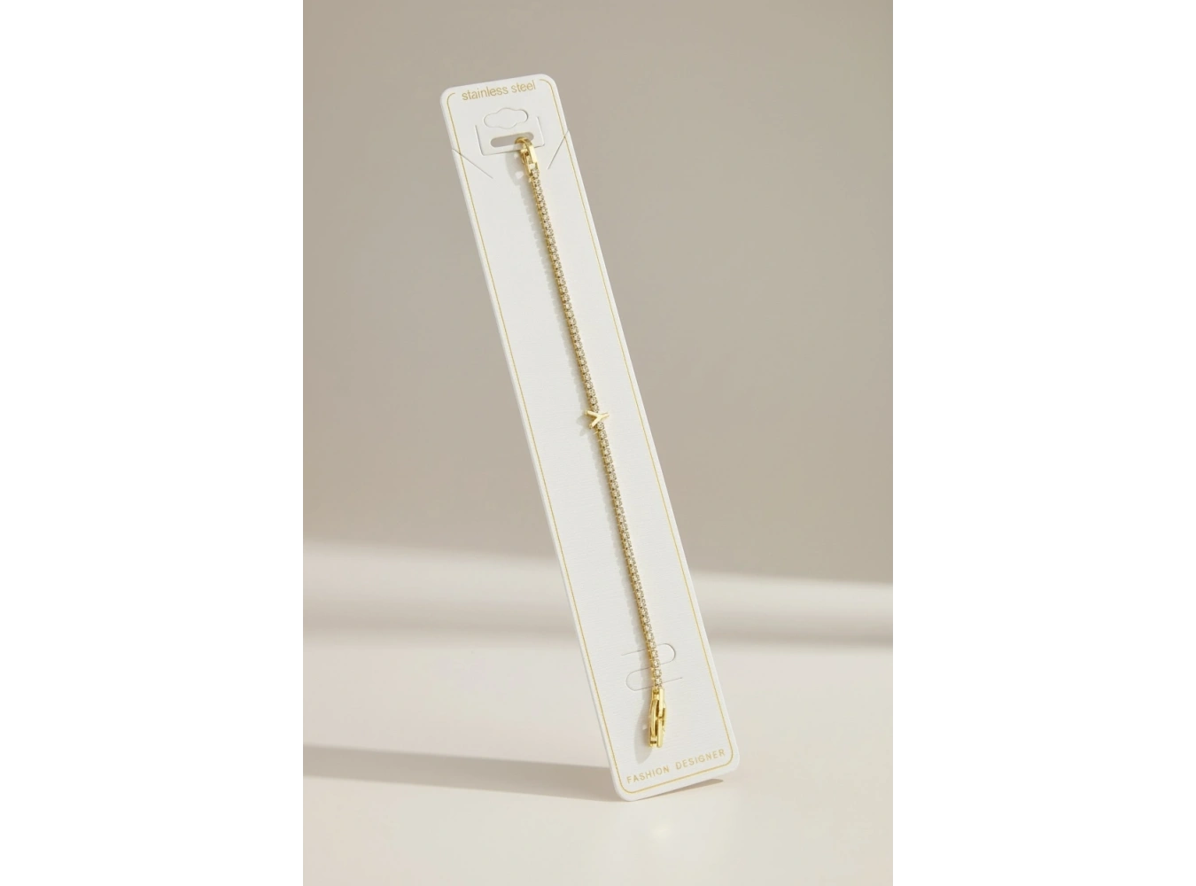 Altın Renk Y Harfli Taş Detaylı Çelik Bileklik