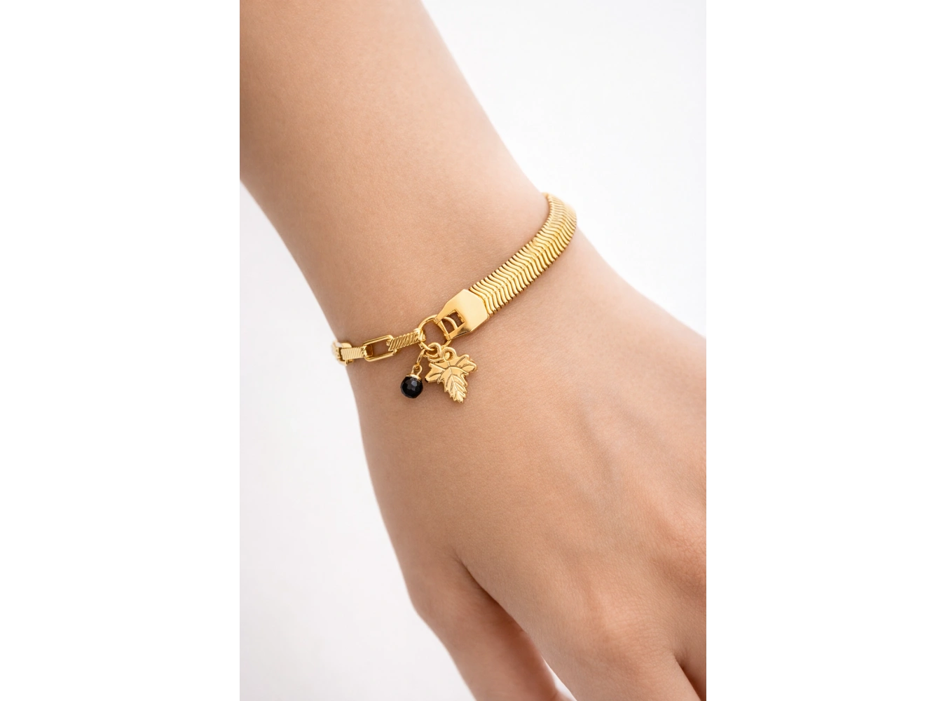 Altın Renk Yaprak Figürlü Zincir Bileklik