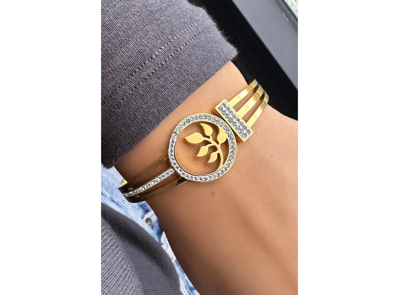 Altın Renk Yaprak Figürlü Çelik Kelepçe Bileklik