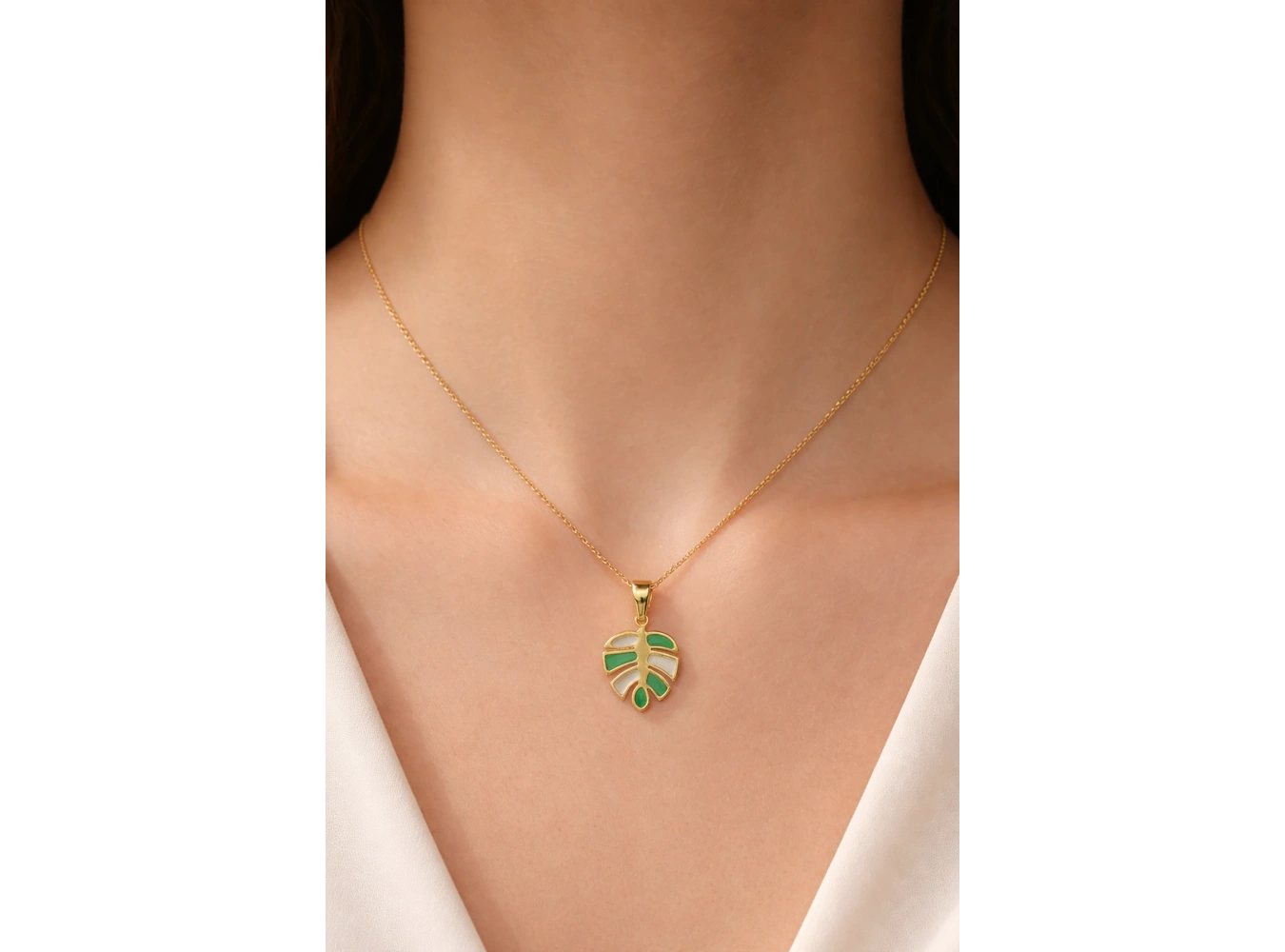 Altın Renk Yaprak Figürlü Çelik Kolye