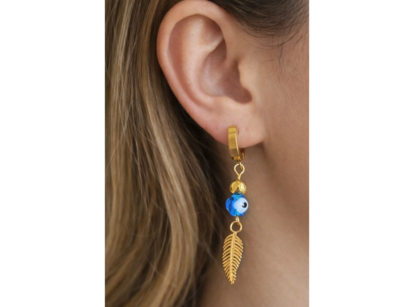 Altın Renk Yaprak Figürlü Çelik Küpe (Çift)