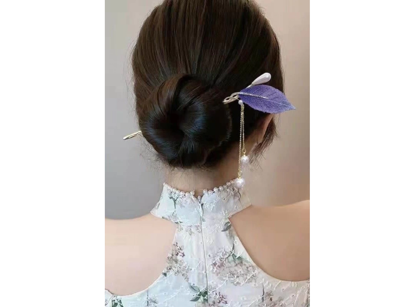 Altın Renk Yaprak Figürlü İnci Detaylı Topuz Tokası