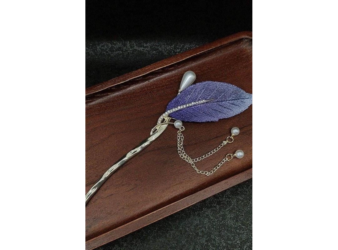 Altın Renk Yaprak Figürlü İnci Detaylı Topuz Tokası