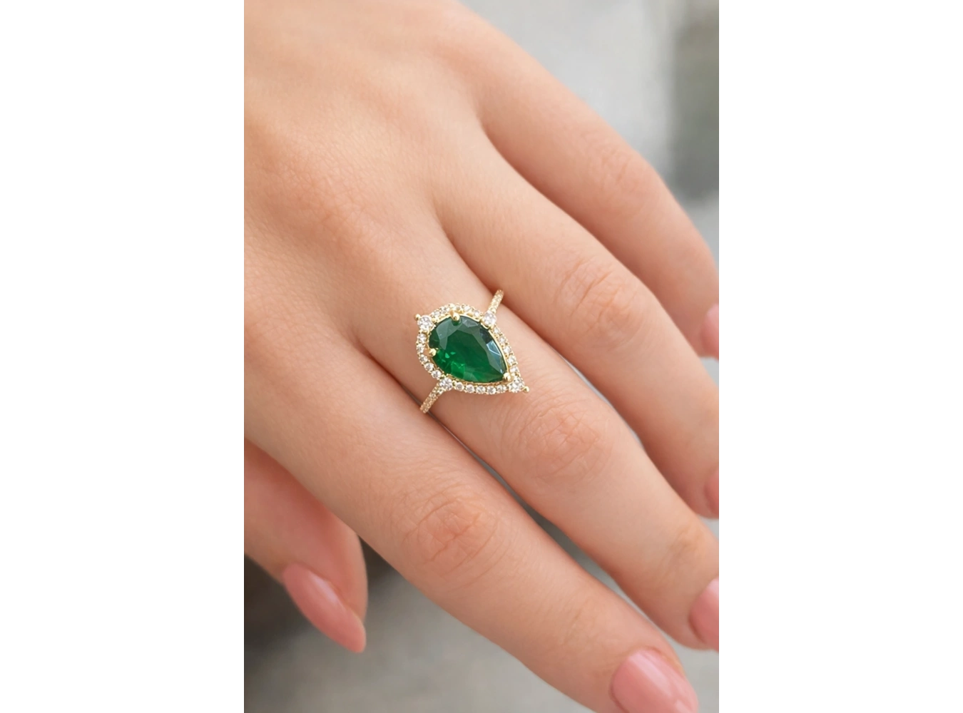 Altın Renk Yeşil Taş Detaylı Ayarlanabilir Yüzük