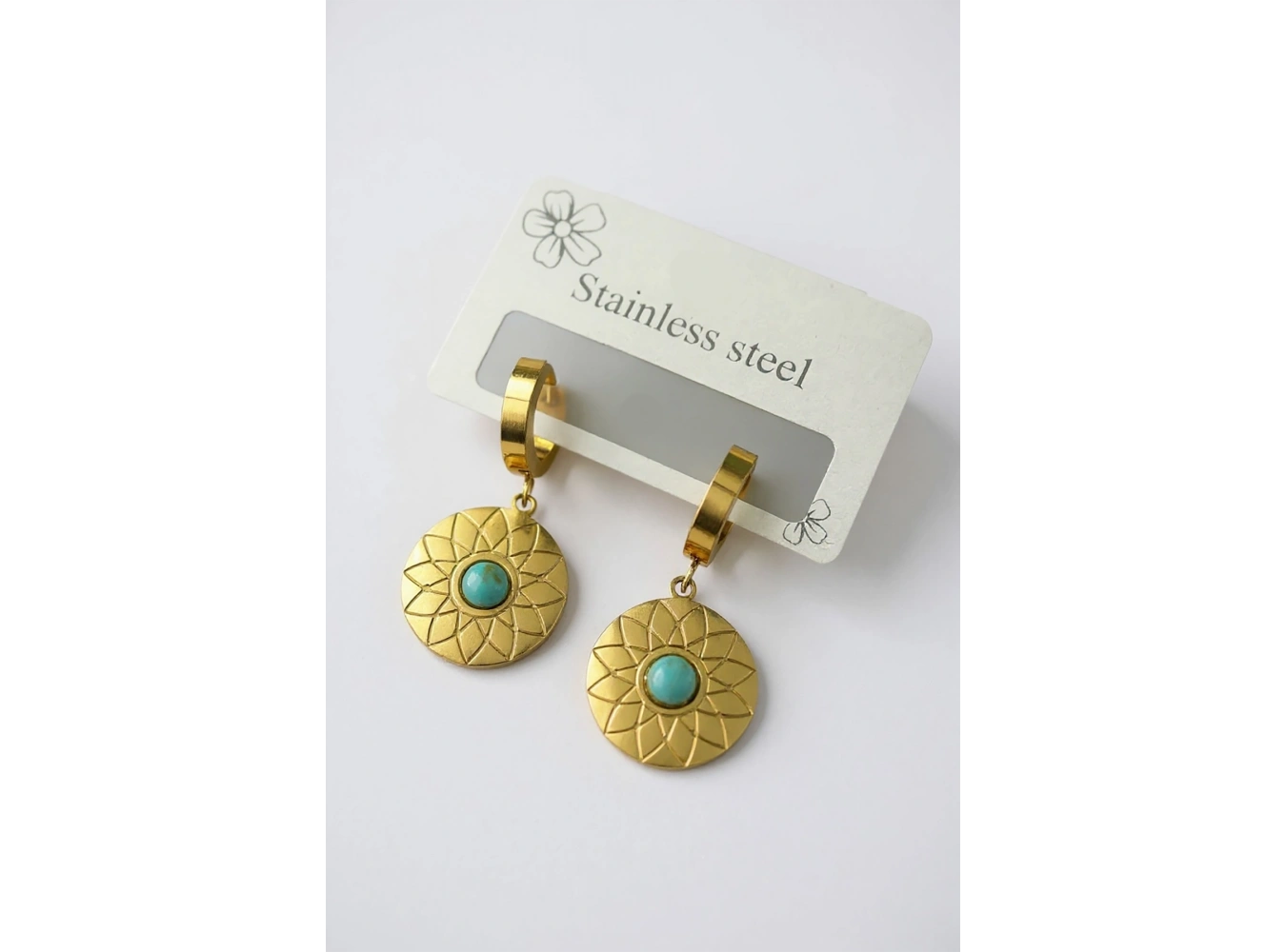 Altın Renk Yeşil Taş Detaylı Çelik Küpe (Çift)