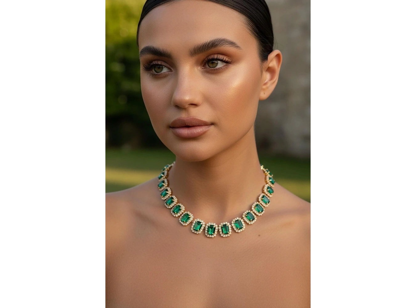 Altın Renk Yeşil Taş Detaylı Tasarım Abiye Kolye