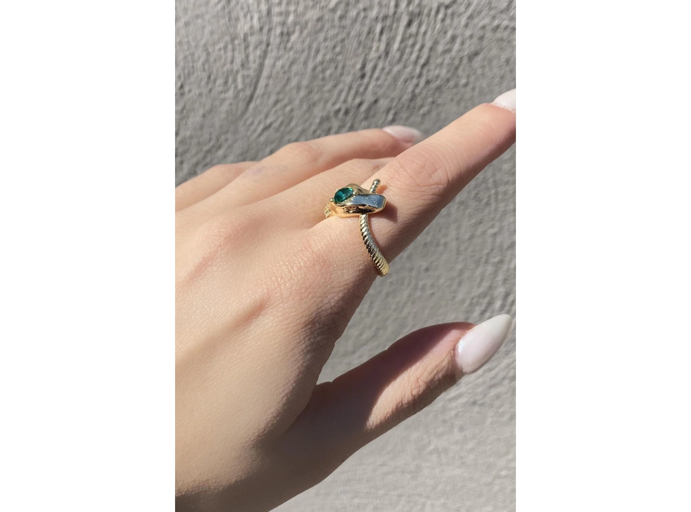 Altın Renk Yılan Figürlü Taş Detaylı Ayarlanabilir Yüzük