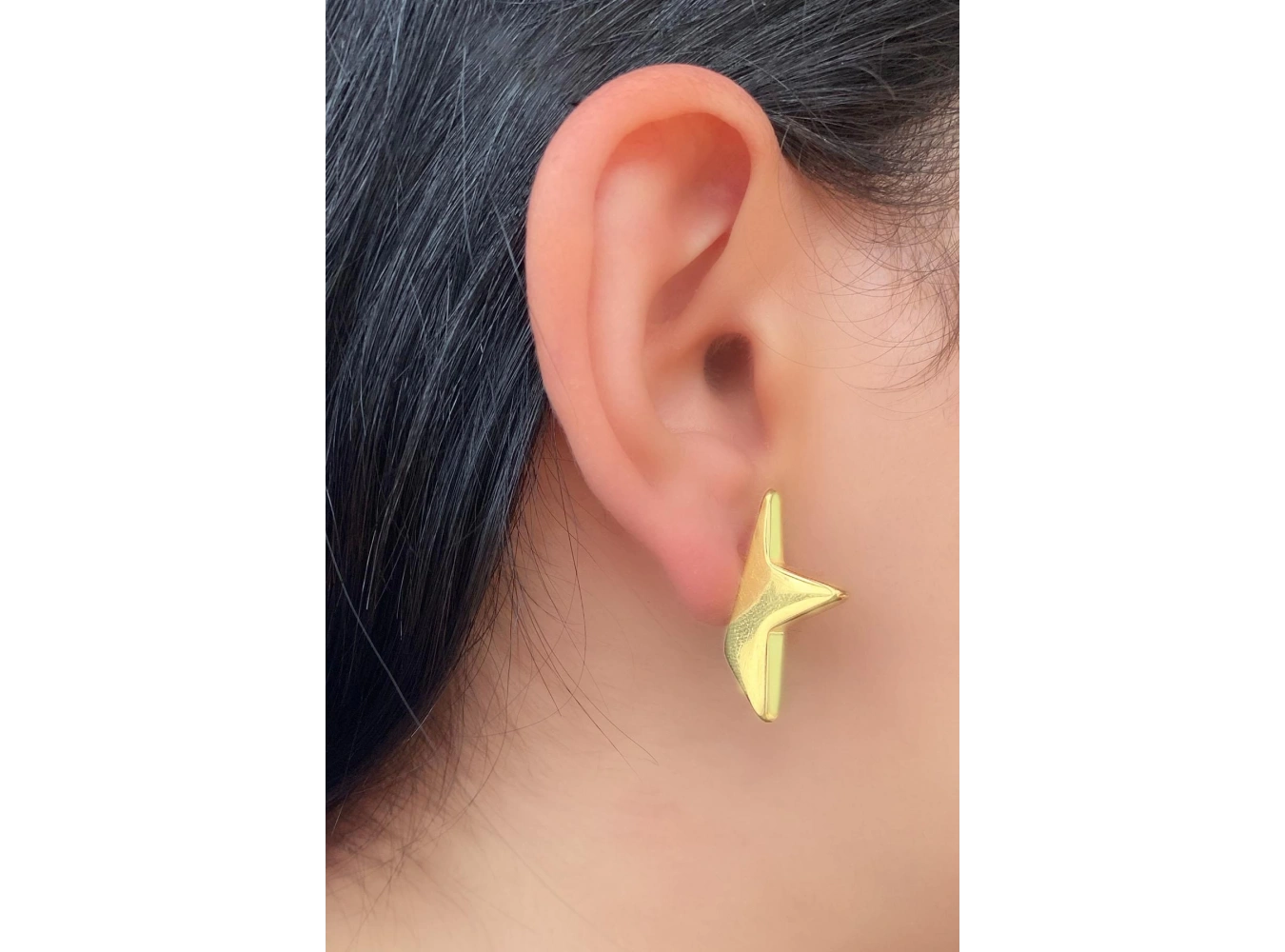 Altın Renk Yıldız Figürlü Çelik Küpe (Çift)