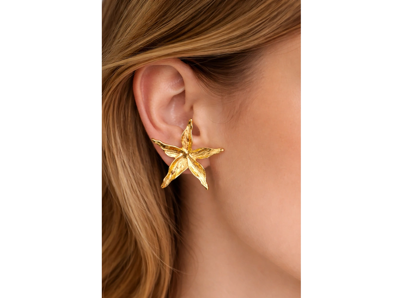 Altın Renk Yıldız Figürlü Küpe (Çift)