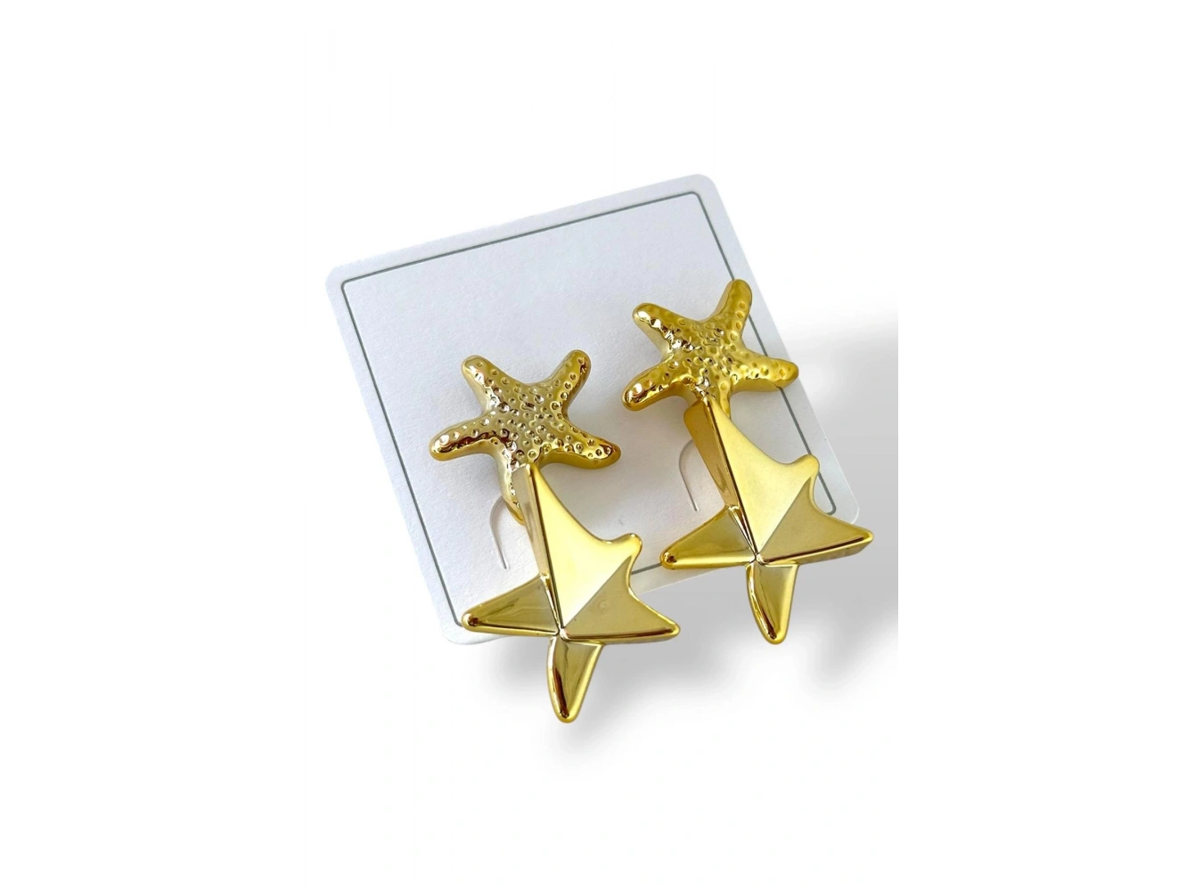 Altın Renk Yıldız Figürlü Küpe Set